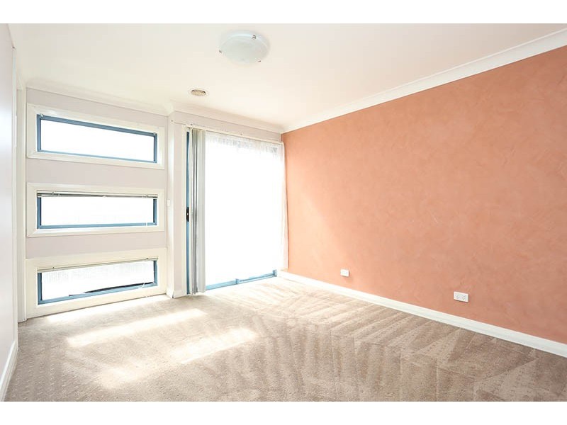 27 Flowerdale Crescent, Roxburgh Park VIC 3064