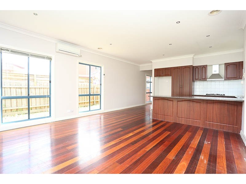 27 Flowerdale Crescent, Roxburgh Park VIC 3064