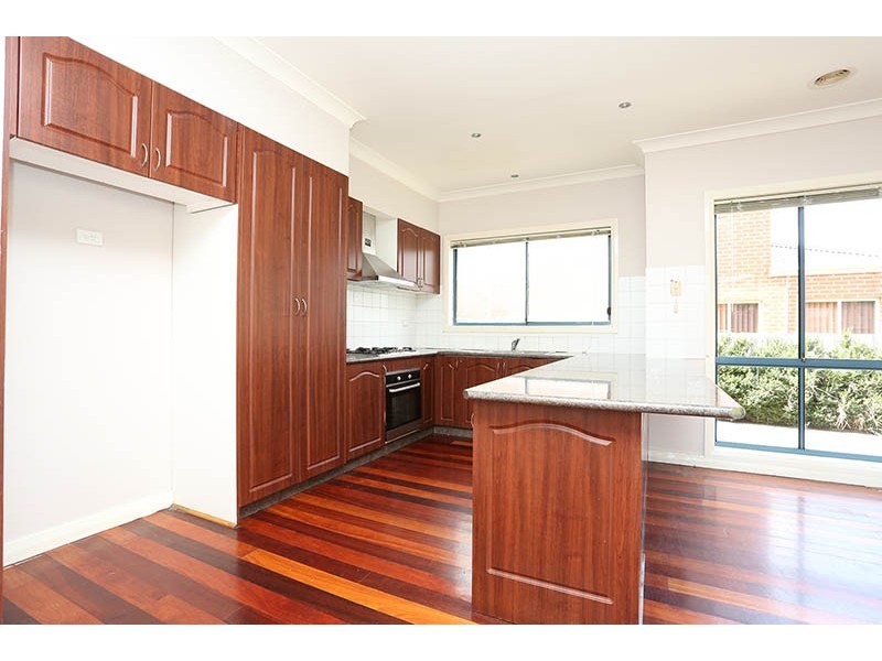 27 Flowerdale Crescent, Roxburgh Park VIC 3064