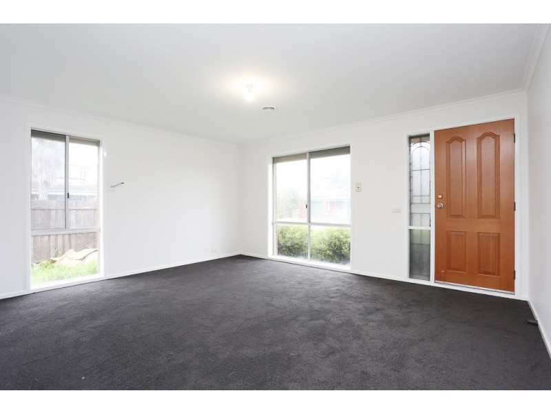 9 Edgecombe Way, Roxburgh Park VIC 3064