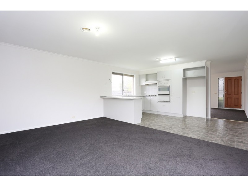 9 Edgecombe Way, Roxburgh Park VIC 3064