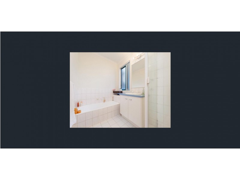 13 Mclaurin Ave, Roxburgh Park VIC 3064