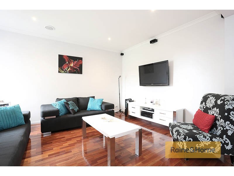 16 Lambie Way, Roxburgh Park VIC 3064