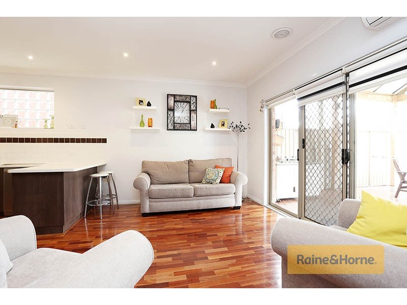 16 Lambie Way, Roxburgh Park VIC 3064