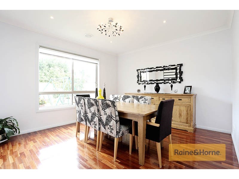 16 Lambie Way, Roxburgh Park VIC 3064