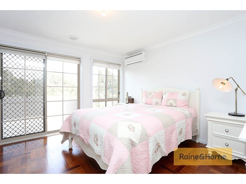 16 Lambie Way, Roxburgh Park VIC 3064