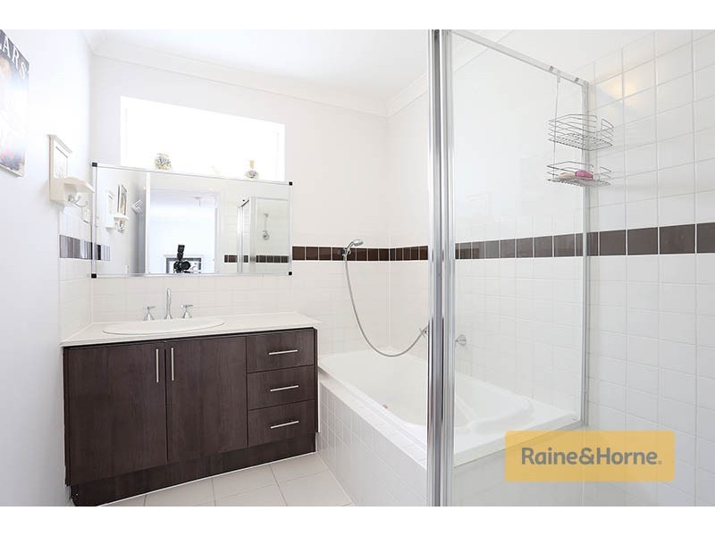 16 Lambie Way, Roxburgh Park VIC 3064