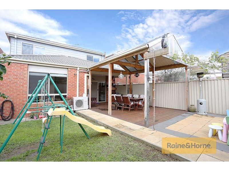 16 Lambie Way, Roxburgh Park VIC 3064