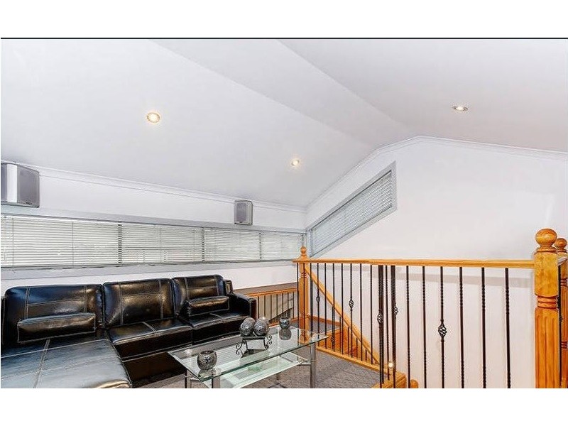 5 Stainsby Crescent, Roxburgh Park VIC 3064