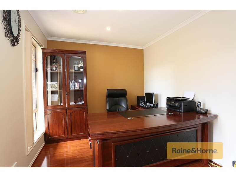 18 Lockwood Drive, Roxburgh Park VIC 3064