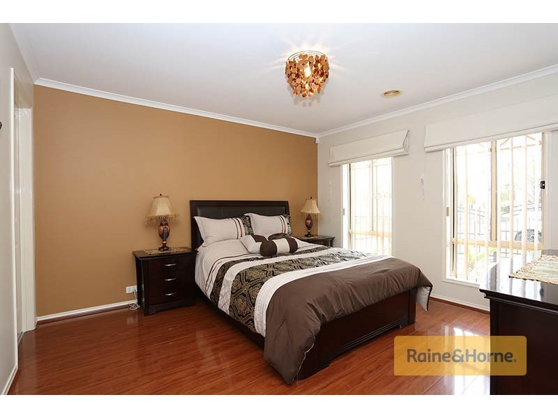 18 Lockwood Drive, Roxburgh Park VIC 3064