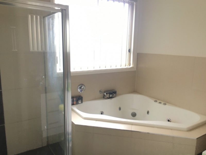 88 Lakeside Drive, Roxburgh Park VIC 3064