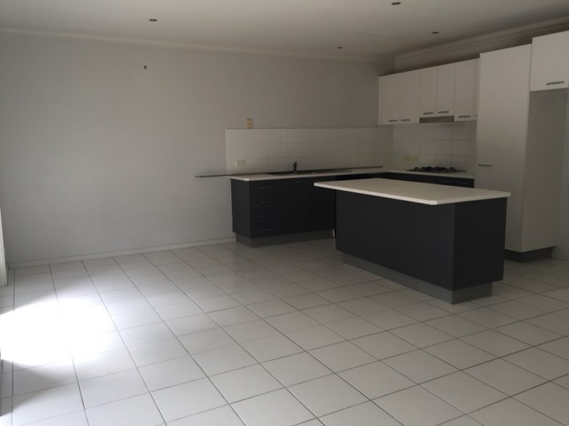 8 Portland Place, Roxburgh Park VIC 3064