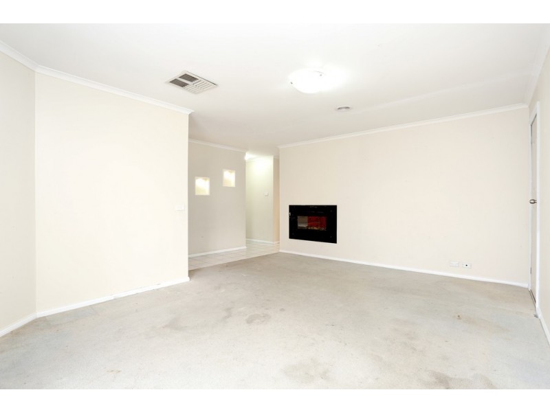 27 Shortridge Circuit, Roxburgh Park VIC 3064