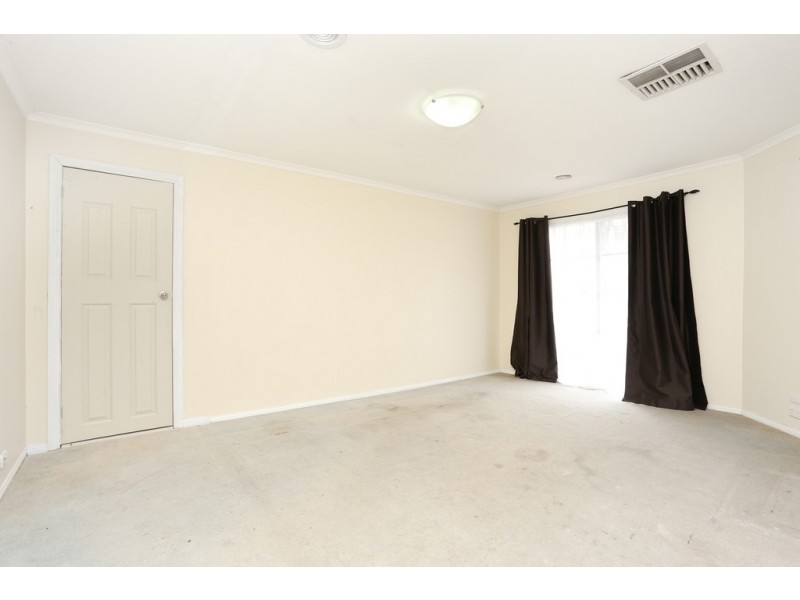 27 Shortridge Circuit, Roxburgh Park VIC 3064