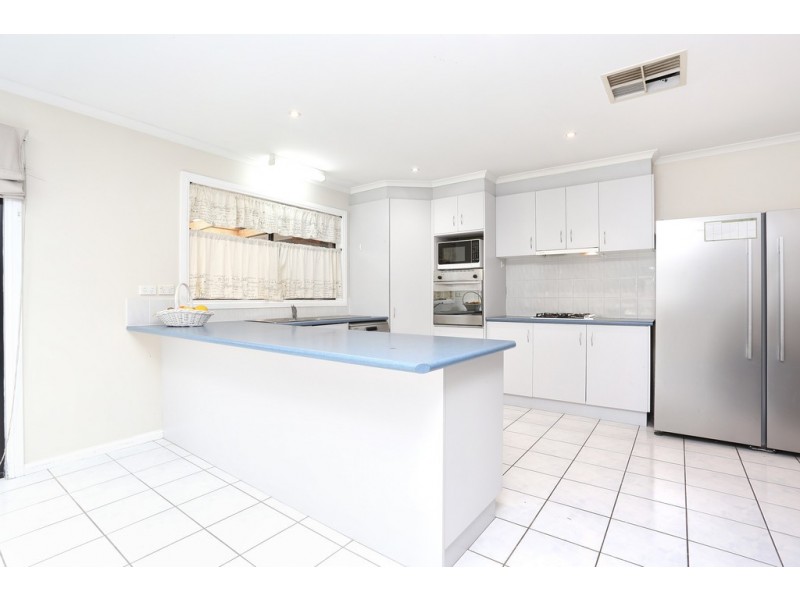 27 Shortridge Circuit, Roxburgh Park VIC 3064