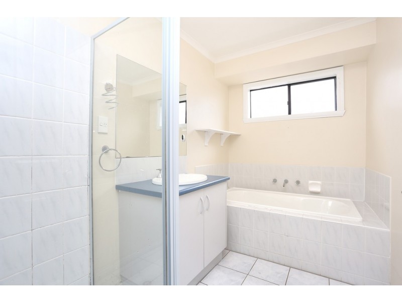 27 Shortridge Circuit, Roxburgh Park VIC 3064