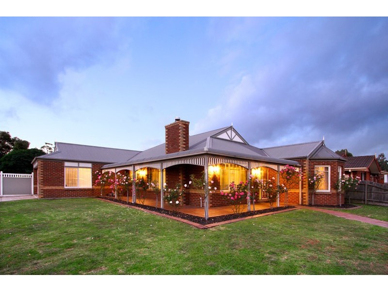 15 Lincolne Crescent, Roxburgh Park VIC 3064