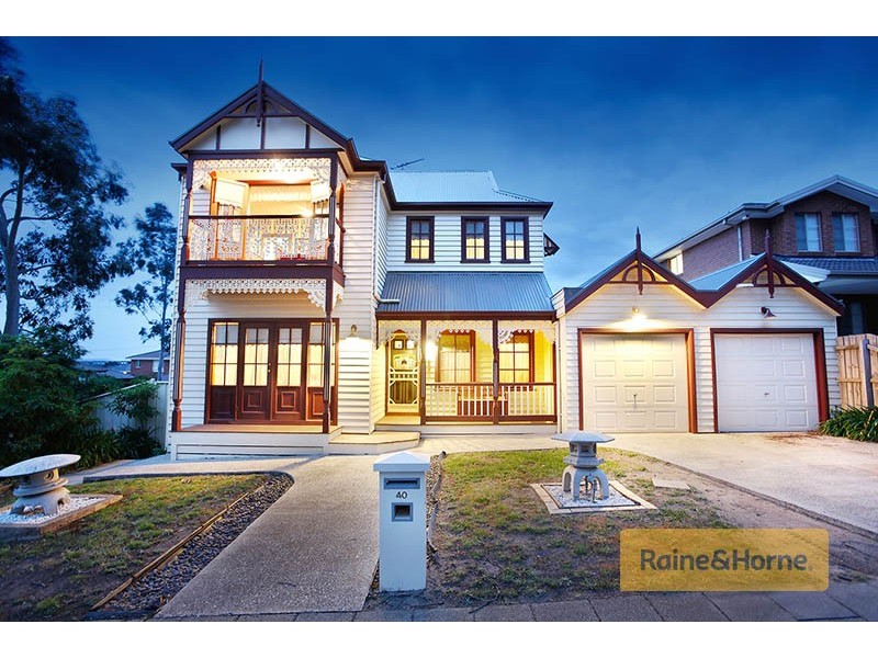 40 Pickersgill Crescent, Roxburgh Park VIC 3064
