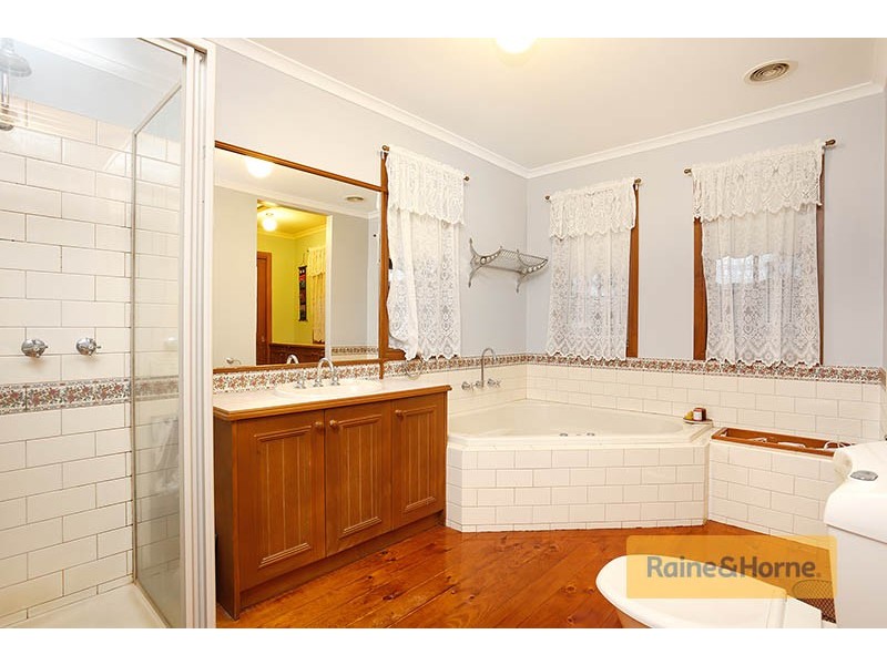 40 Pickersgill Crescent, Roxburgh Park VIC 3064