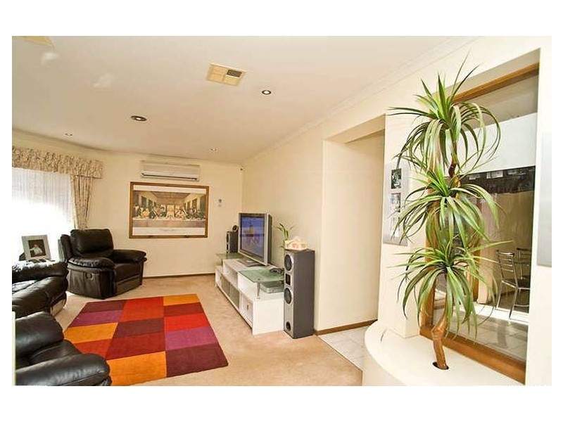 4 Dozey Court, Roxburgh Park VIC 3064