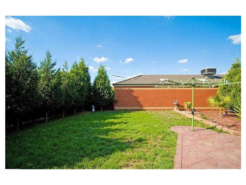 4 Dozey Court, Roxburgh Park VIC 3064