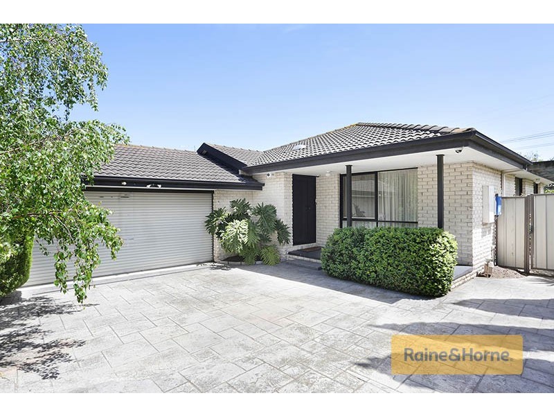 7 Baynton Crescent, Roxburgh Park VIC 3064