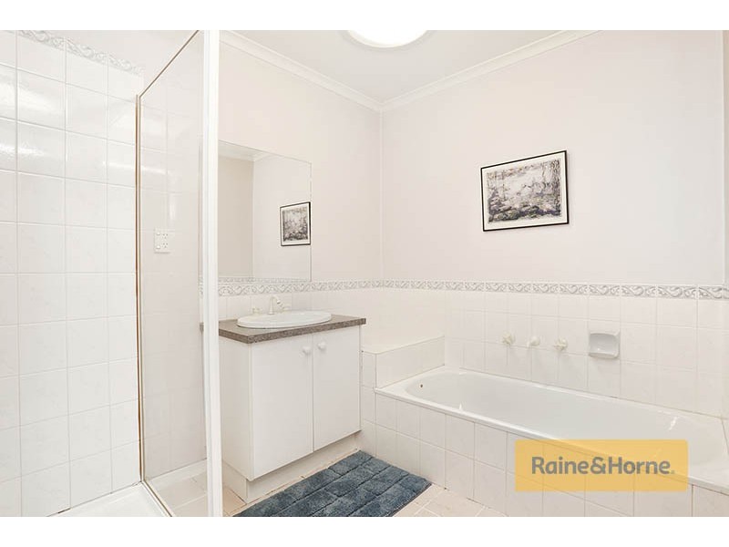 7 Baynton Crescent, Roxburgh Park VIC 3064