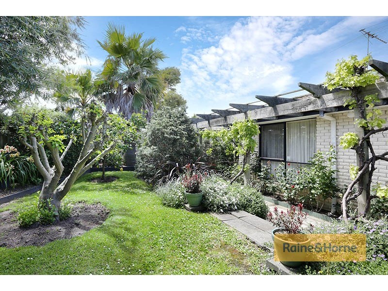 7 Baynton Crescent, Roxburgh Park VIC 3064