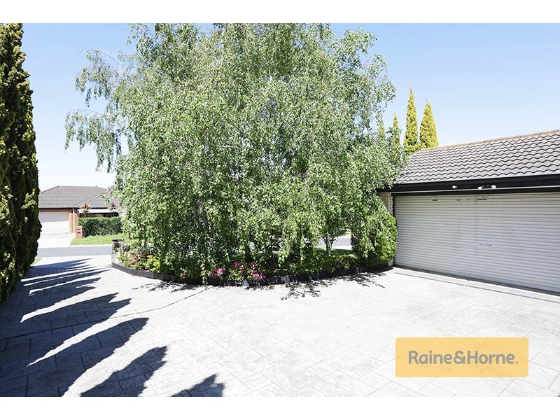 7 Baynton Crescent, Roxburgh Park VIC 3064