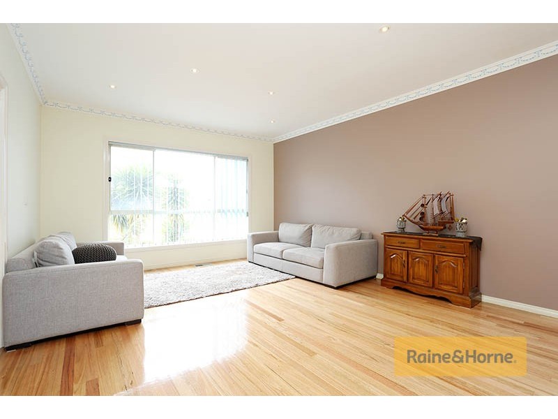 76 Kennedy Parade, Roxburgh Park VIC 3064