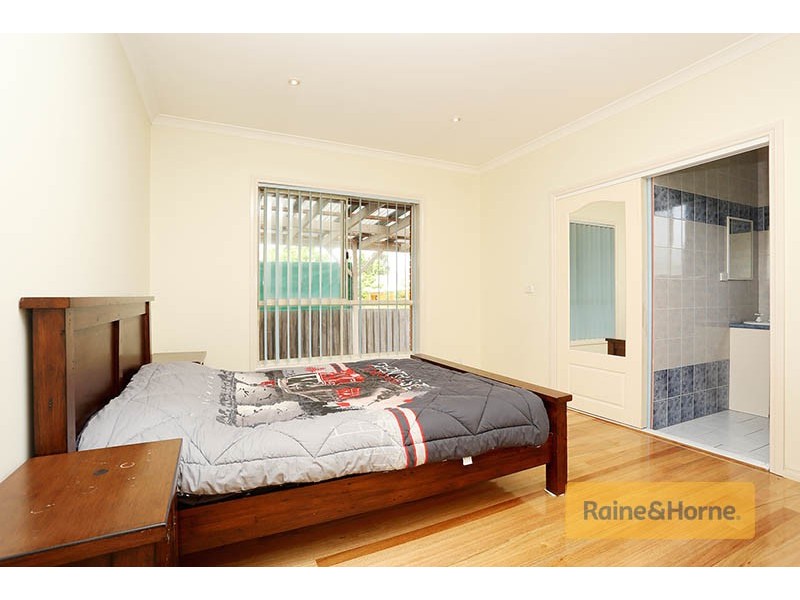 76 Kennedy Parade, Roxburgh Park VIC 3064