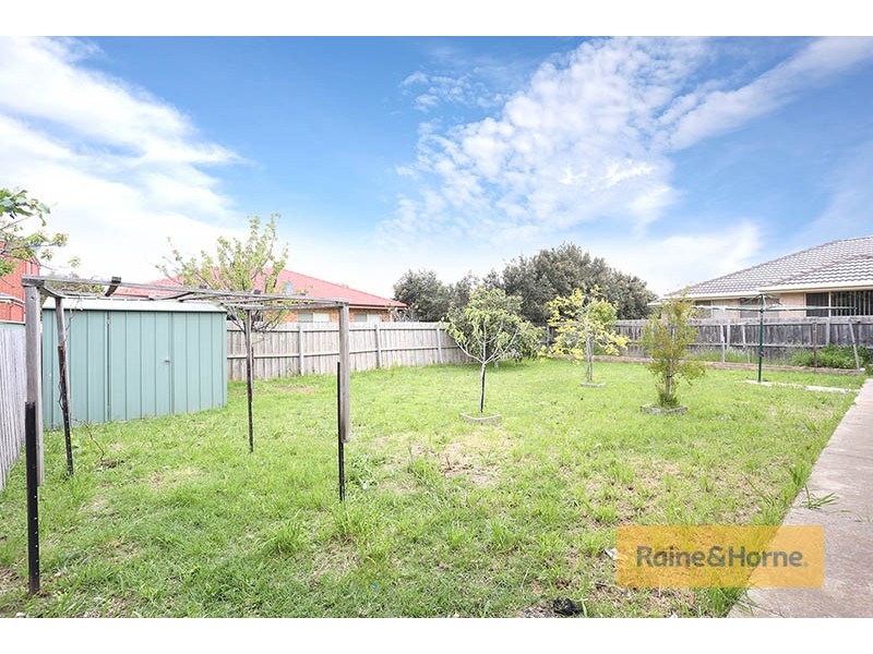 76 Kennedy Parade, Roxburgh Park VIC 3064