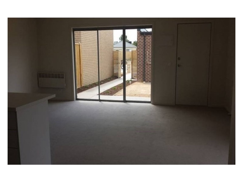 32 Sahi Crescent, Roxburgh Park VIC 3064