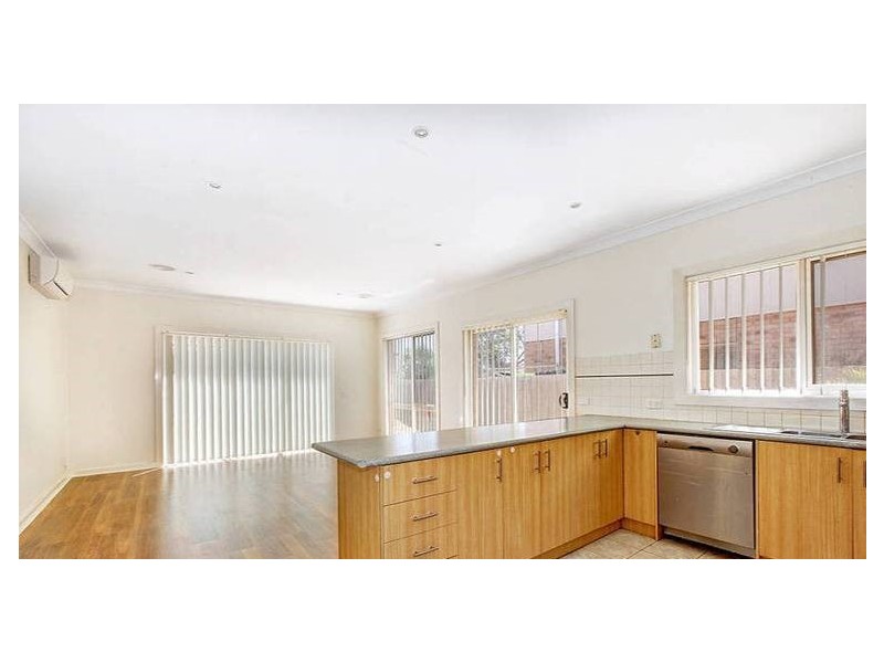 15 Donvale Avenue, Roxburgh Park VIC 3064