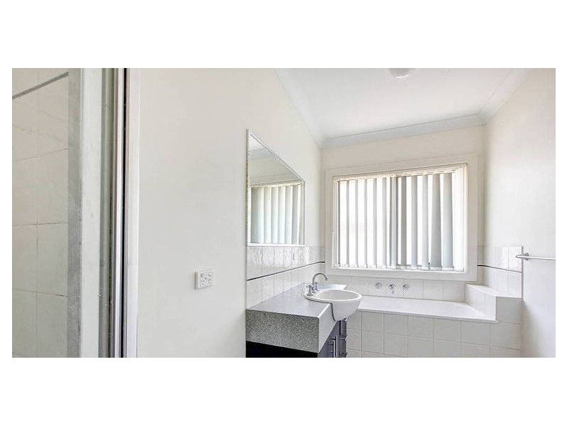 15 Donvale Avenue, Roxburgh Park VIC 3064