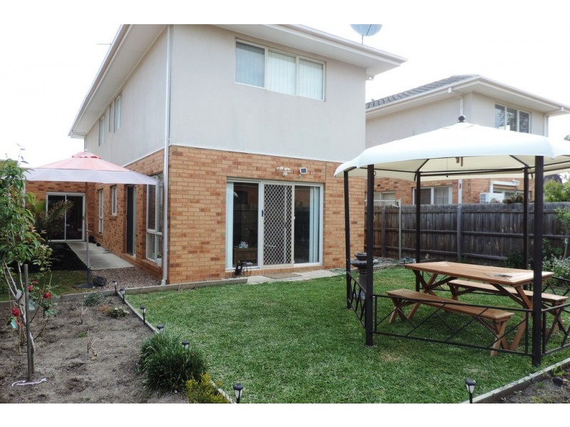 15 Donvale Avenue, Roxburgh Park VIC 3064