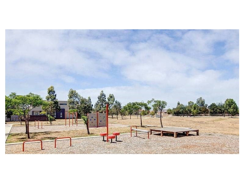 15 Donvale Avenue, Roxburgh Park VIC 3064