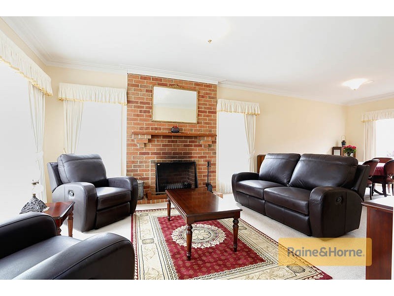 8 McConnell Crescent, Roxburgh Park VIC 3064