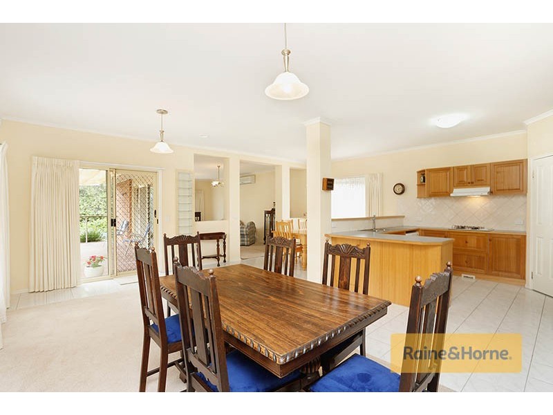 8 McConnell Crescent, Roxburgh Park VIC 3064