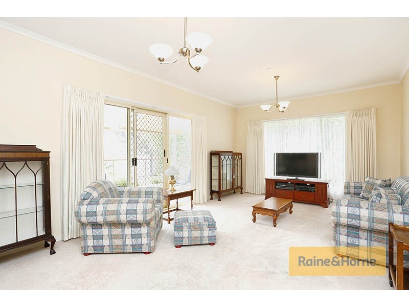 8 McConnell Crescent, Roxburgh Park VIC 3064