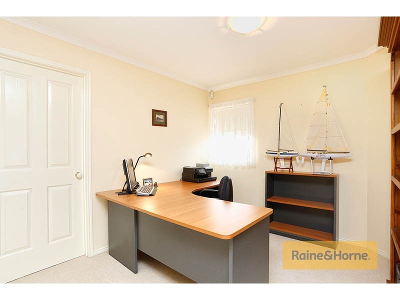 8 McConnell Crescent, Roxburgh Park VIC 3064