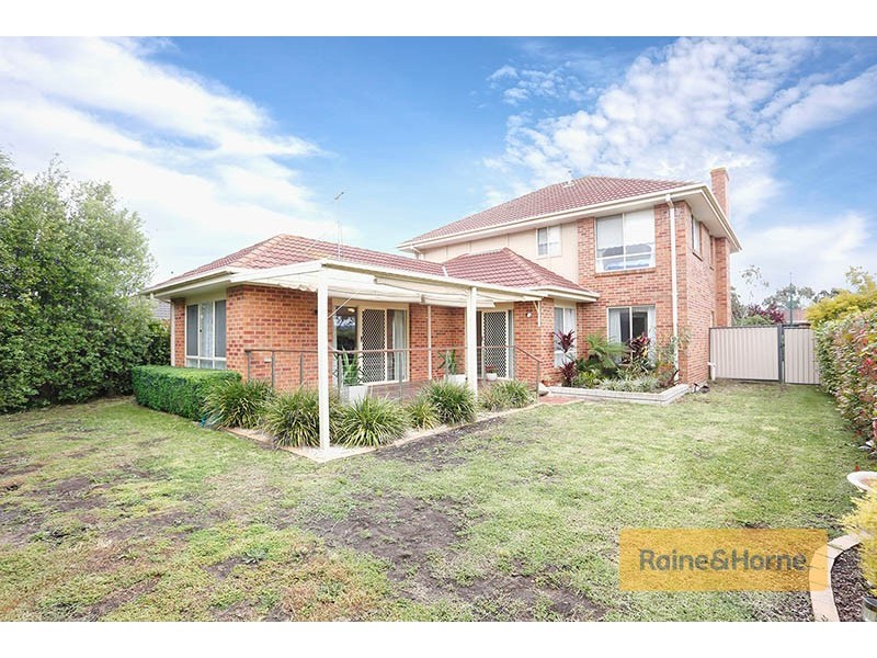 8 McConnell Crescent, Roxburgh Park VIC 3064