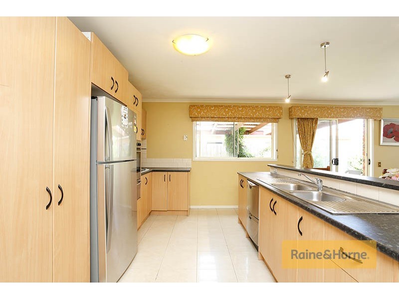 10 Spence Avenue, Roxburgh Park VIC 3064