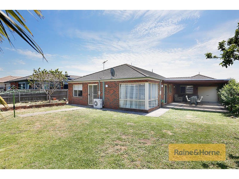 10 Spence Avenue, Roxburgh Park VIC 3064