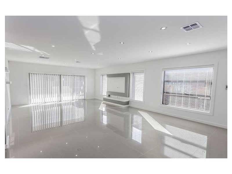 9 Massei Close, Roxburgh Park VIC 3064