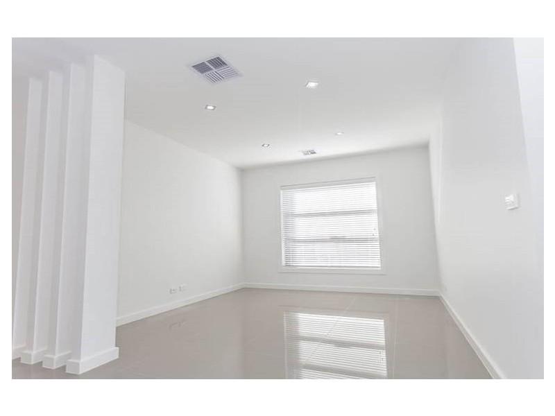 9 Massei Close, Roxburgh Park VIC 3064