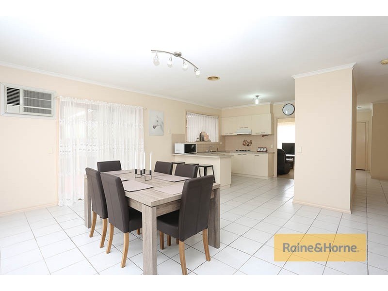 16 Harvey Court, Roxburgh Park VIC 3064