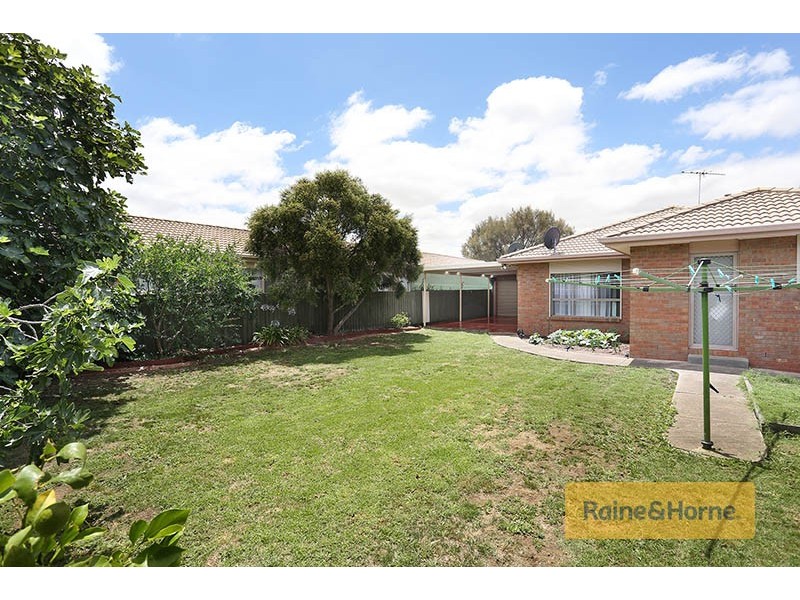 16 Harvey Court, Roxburgh Park VIC 3064