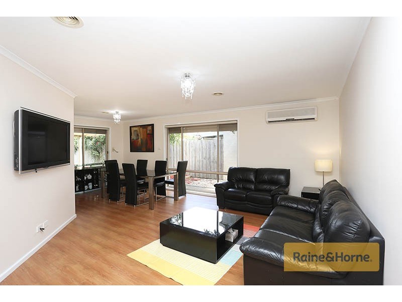 19 Lachlan Crescent, Roxburgh Park VIC 3064
